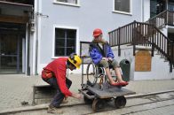 Vacanze Per Disabili: Visita Una Miniera In Carrozzina