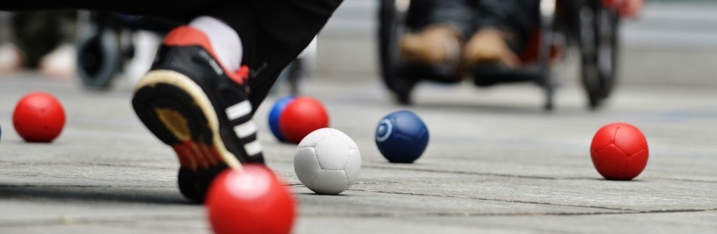 Una Boccia Da Bowling Sale Una Rampa