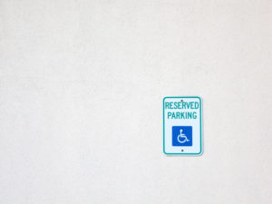 Parcheggio disabili in parcheggio privato