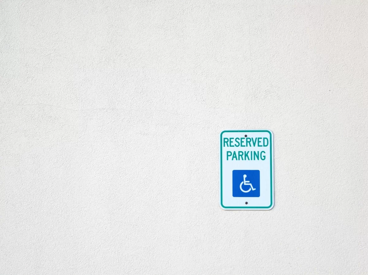 Parcheggio disabili in parcheggio privato: quand'è violenza privata