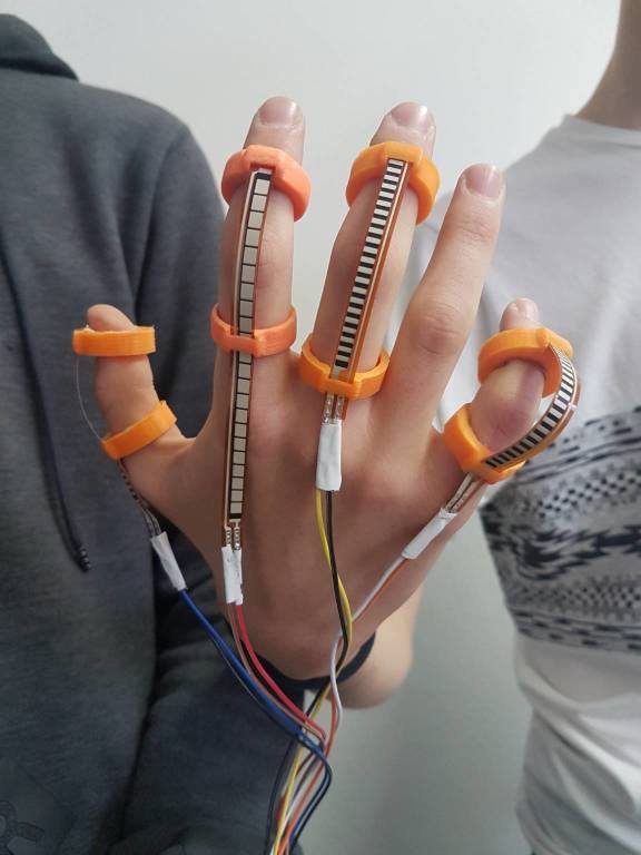 Isis Facchinetti di Castellanza-guanto per sordomuti-guanto per sordomuti varese-ability channel-goodmorning-studenti varese