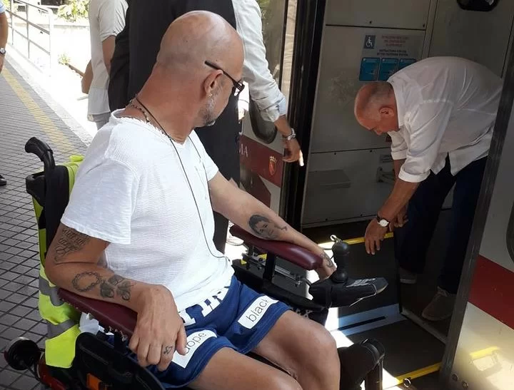 mauro bacchiocchi pedana per salire sui mezzi atac trasporto disabili