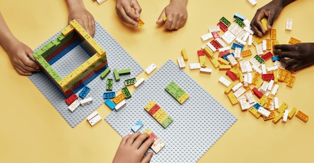 diversi mattoncini lego braille del box bricks