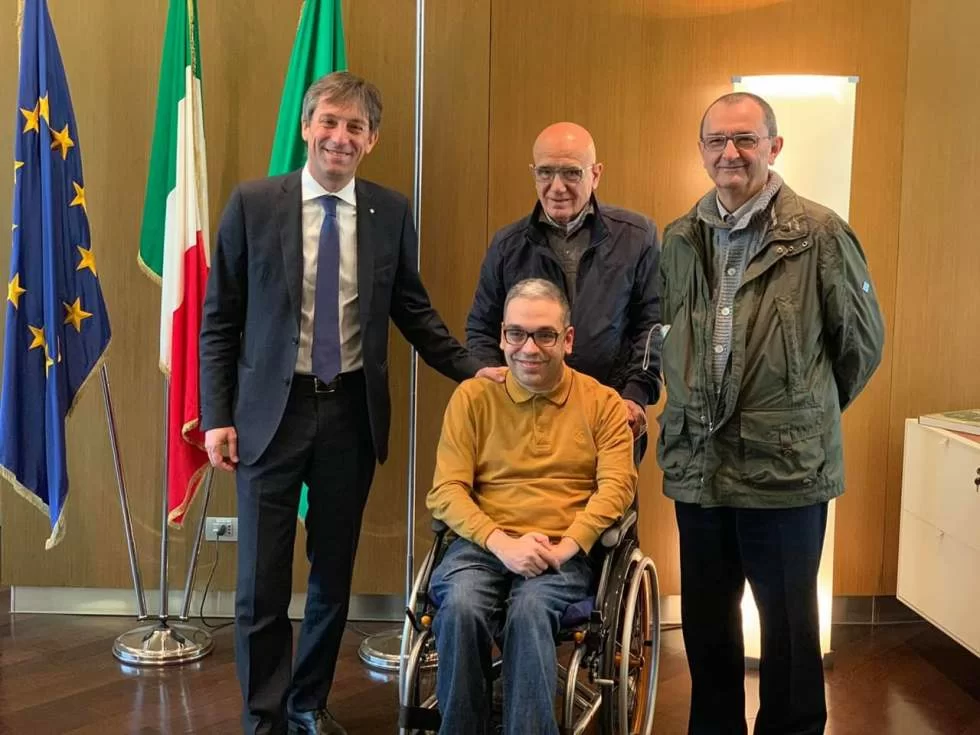 Carrozzina elettrica, colonnine pubbliche per la ricarica ability channel