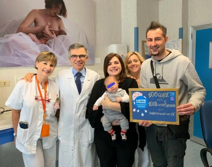 Ilaria-100a-donatrice-di-latte-del-2019-con-la-sua-famiglia-e-lo-staff-della-Banca-del-latte-del-Bambino-Gesù-696x548