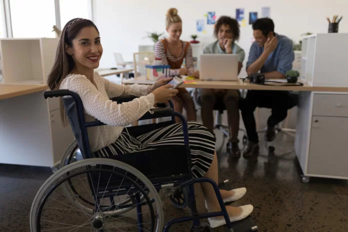 donna disabile al lavoro