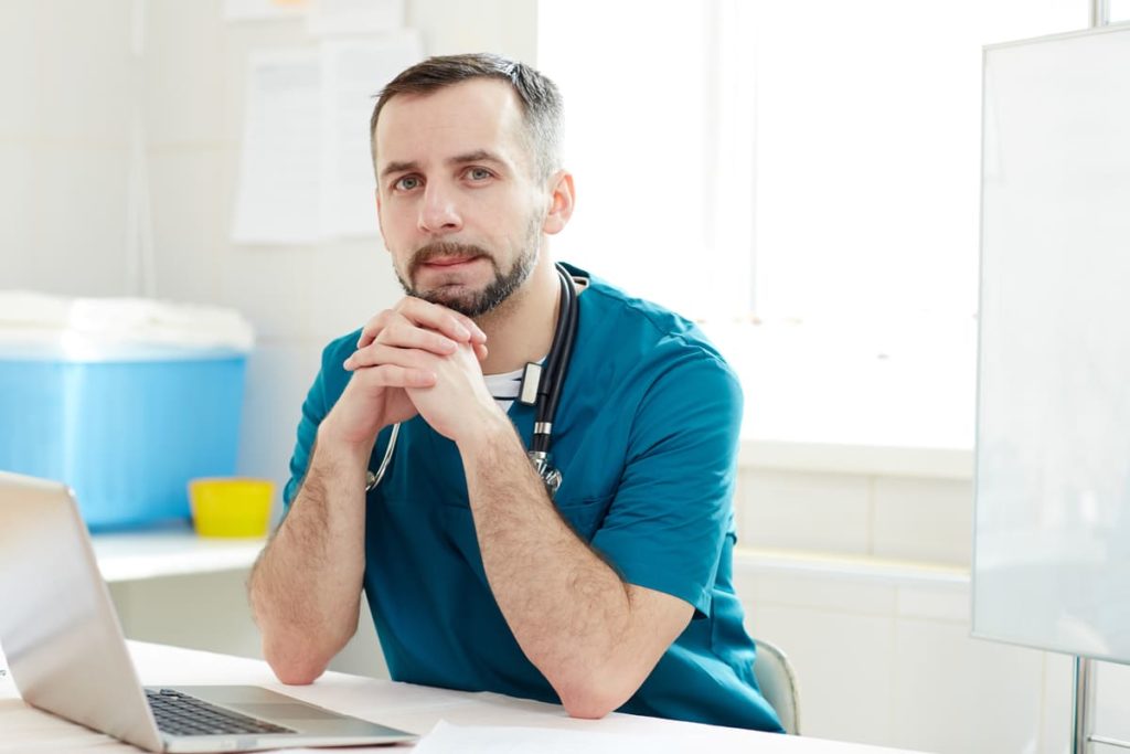 dottore studia Sindrome di Sjogren