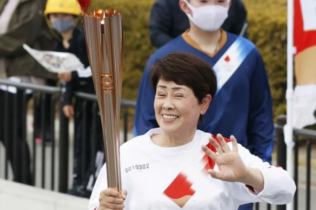 fiamma olimpica di tokyo 2020 partita