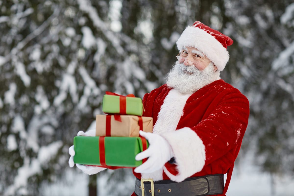 Babbo Natale verde e rosso: perché ha questi colori oggi?