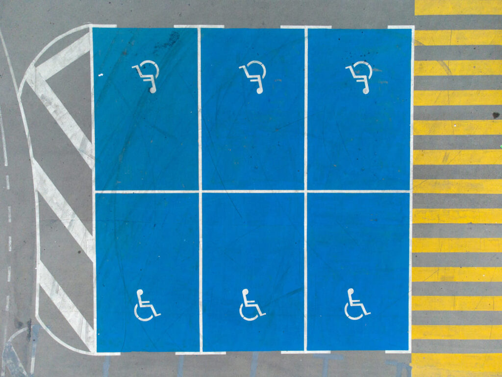 multa parcheggio disabili codice della strada 2024